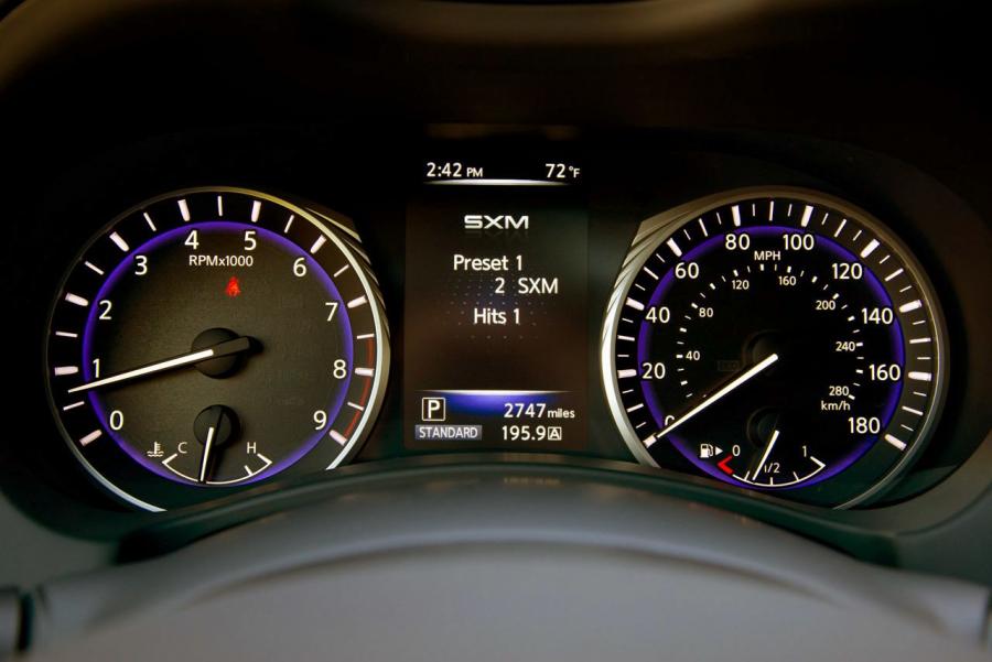  Infiniti Q50 S 2014 года  (фото 19 из 33)